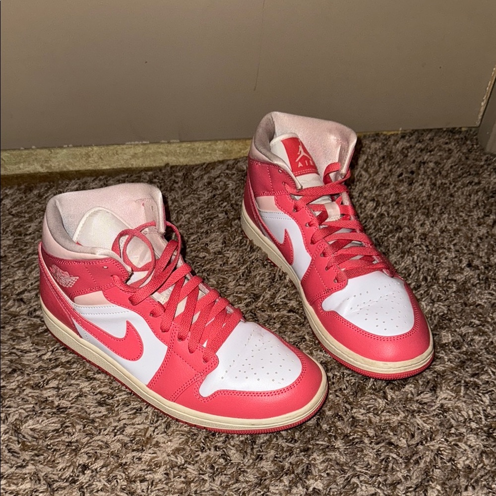 Jordan 1 Mid Strawberries and Cream